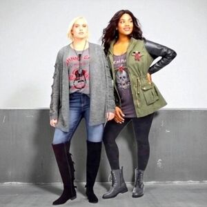 $35 TORRID GRAY Graphic Studded Neck Skull Waffle Tunic